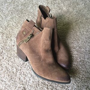 Crown Vintage Suede Burnished Ankle Boots 6.5